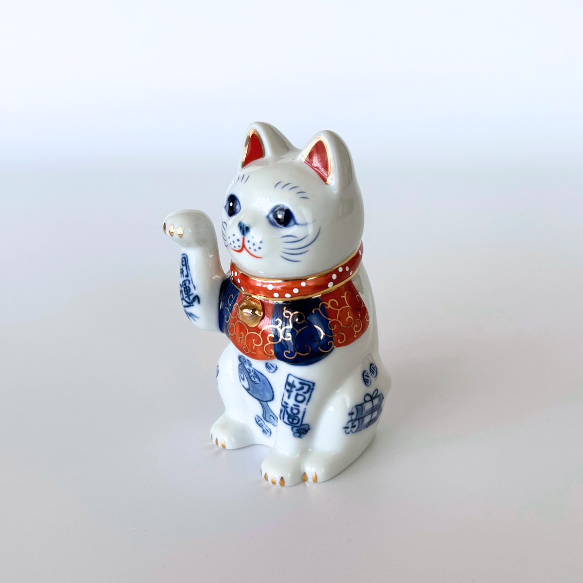 【招き猫】瀬戸焼 染錦 開運招福招き猫 (右手上げ・3.5号)