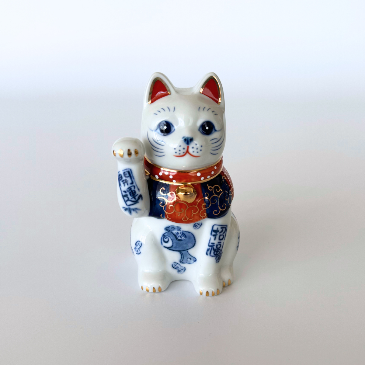 【招き猫】瀬戸焼 染錦 開運招福招き猫 （右手上げ・3.5号)